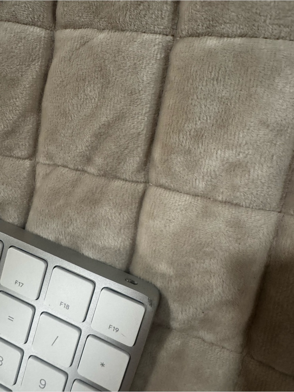 Apple Numeric Wireless Keyboard - Picture 3 of 5